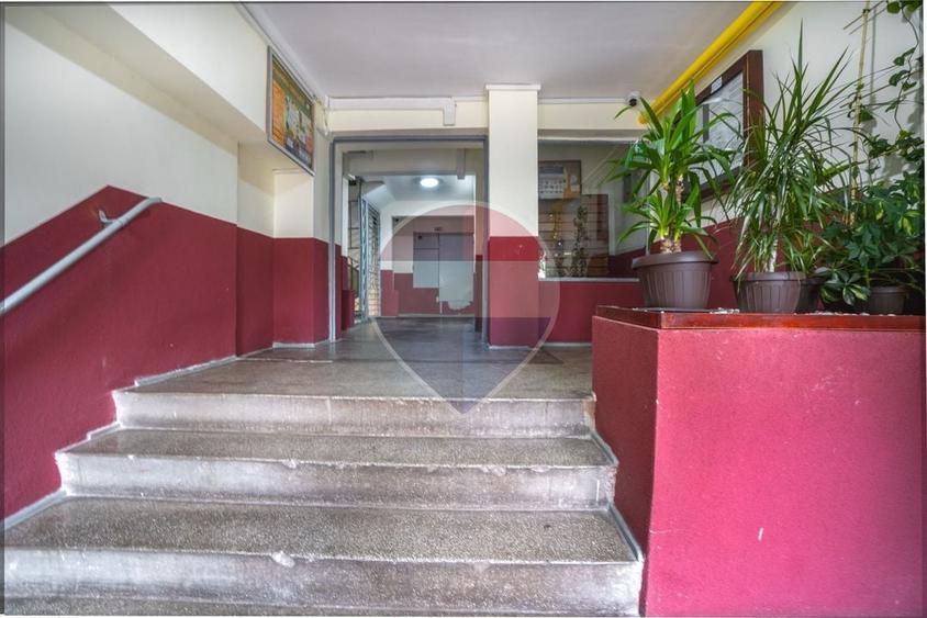 Apartament cu 3 camere decomandat, mobilat în Vlahuță