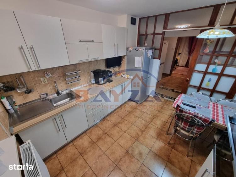 Apartament cu 4 camere decomandat în Central