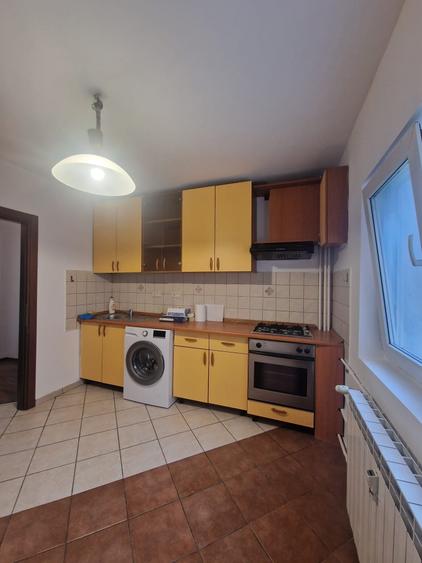 Apartament cu 3 camere decomandat în Nerva Traian