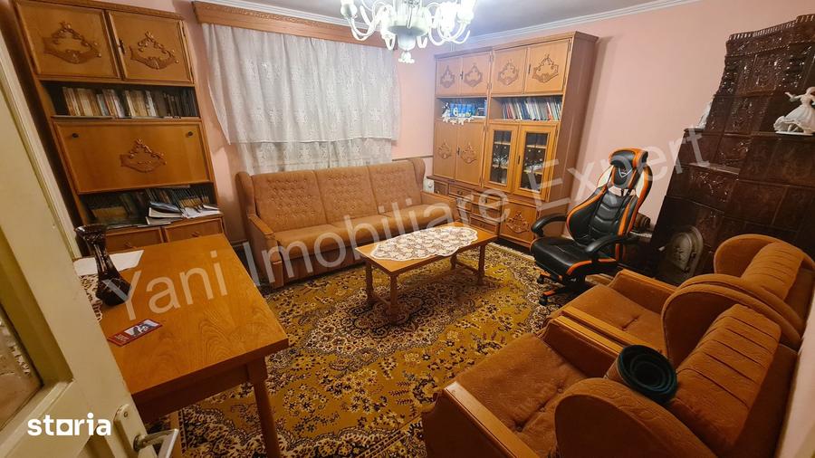 Casă cu 4 camere cu Teren 2714 Mp în Central