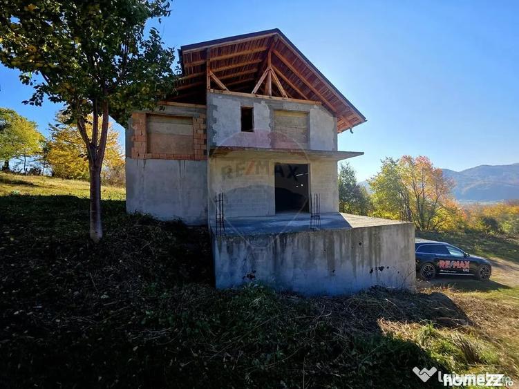 Casă cu 5 camere cu Teren 2700 Mp în Alexandru cel Bun