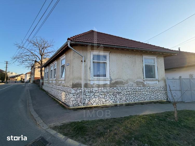 Casă cu 4 camere decomandat cu Teren 306 Mp în Central