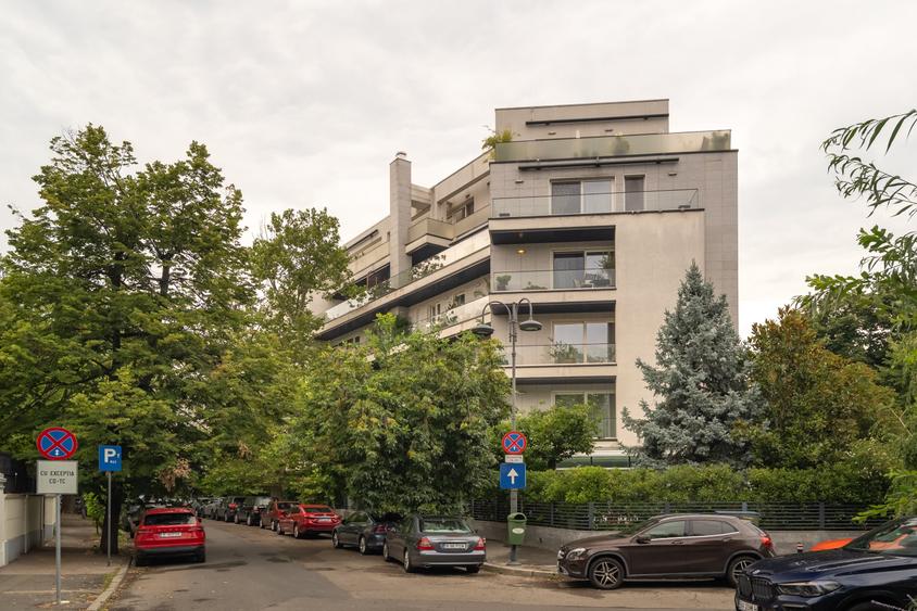 Apartament cu 4 camere decomandat în Dorobanți