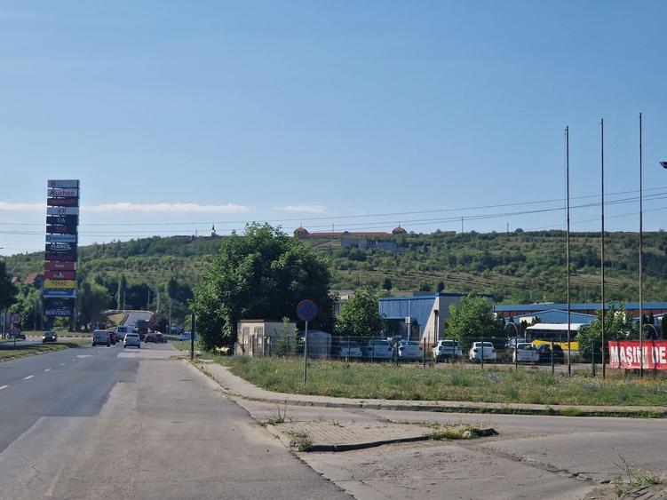 Spațiu comercial, de 1,400 mp, în 700