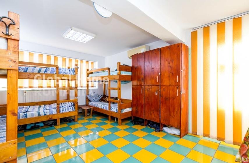 Casă individuală cu 12 camere cu Canalizare în Mihai Bravu