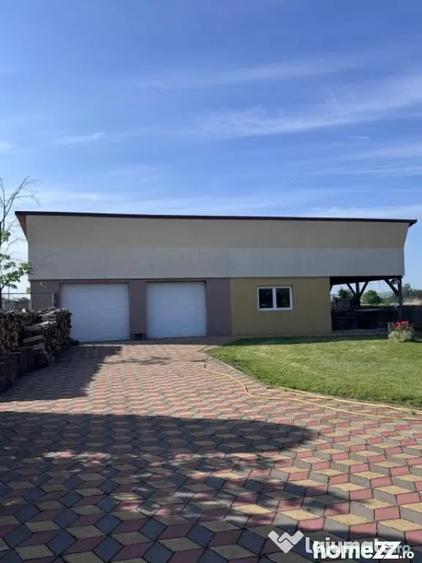 Casă cu 7 camere cu Teren 2500 Mp în Siret
