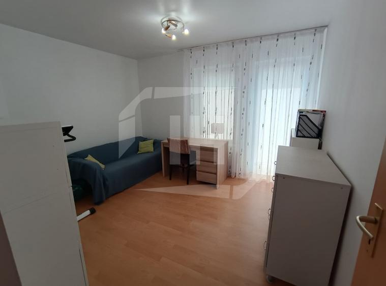 Apartament cu 4 camere semidecomandat, mobilat în Europa