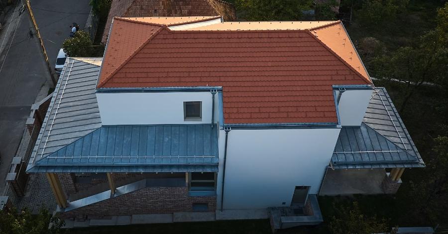 Casă individuală cu 8 camere cu Teren 596 Mp în Dâmbul Rotund