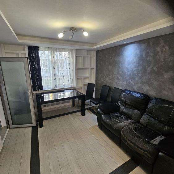 Apartament cu 3 camere decomandat în Mărăței