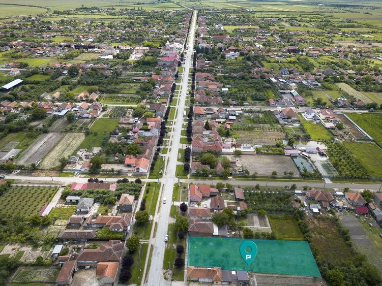 Teren Construcții intravilan de 1439 mp, în Cermei