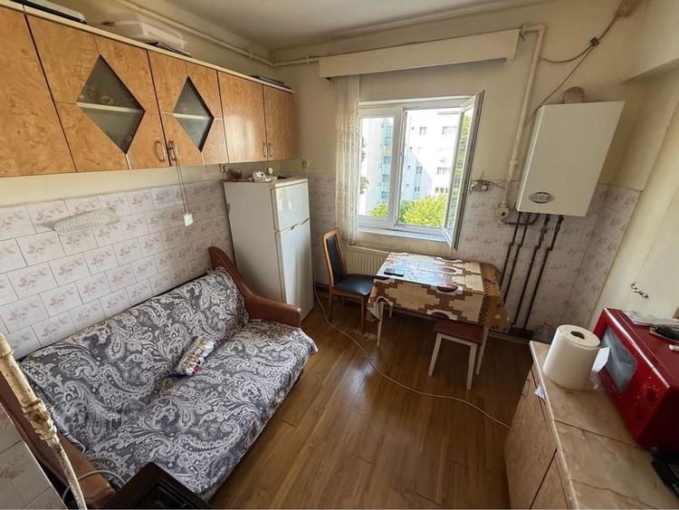 Apartament cu 2 camere semidecomandat în Soarelui