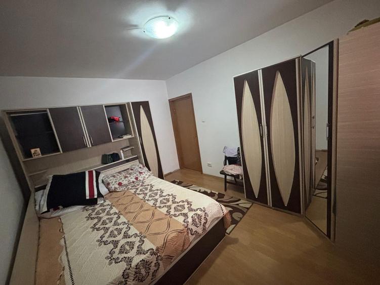 Casă cu 6 camere cu Canalizare în Industriilor