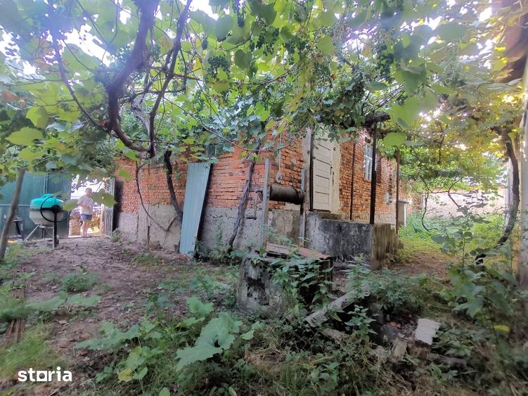 Casă cu 3 camere cu Teren 1356 Mp în Sâmbăta