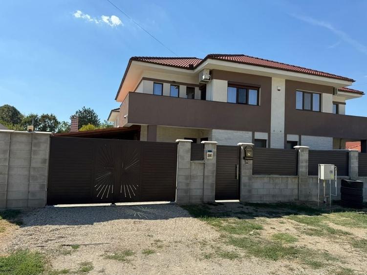 Casă cu 4 camere în Central