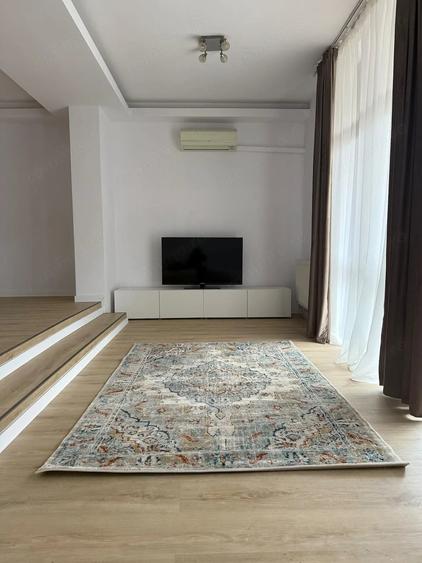 Casă cu 5 camere cu Teren 200 Mp în Central
