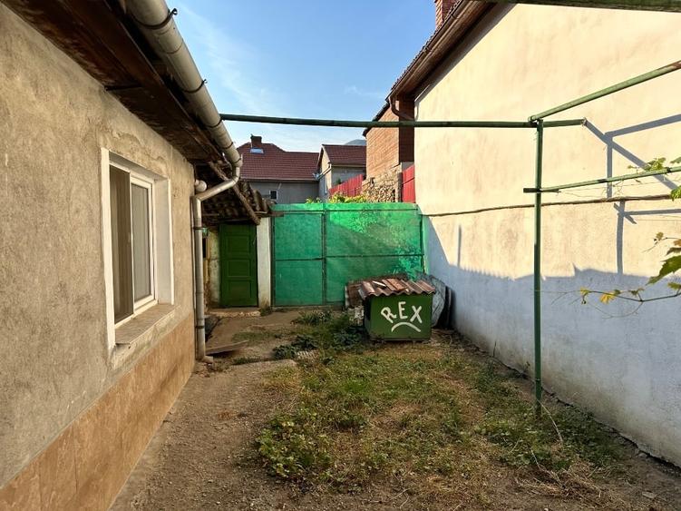 Casă individuală cu 2 camere cu Canalizare în Central
