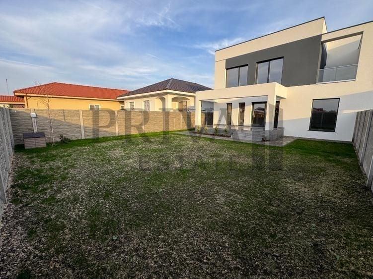 Duplex cu 5 camere cu Canalizare în Dumbrăvița