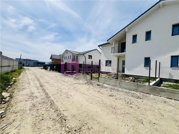 Duplex cu 5 camere cu Canalizare în Șura Mare