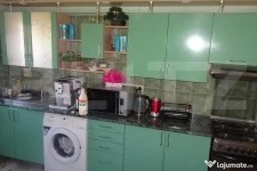 Apartament cu 4 camere decomandat în 22 Decembrie
