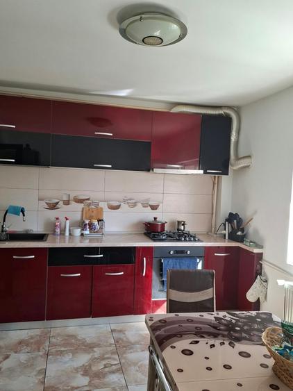 Apartament cu 4 camere decomandat în Vitan