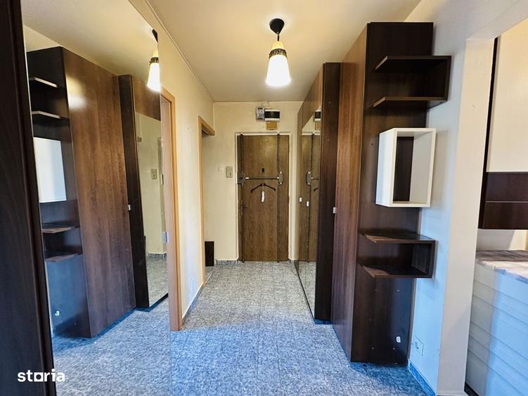 Apartament cu 3 camere decomandat în Apusului