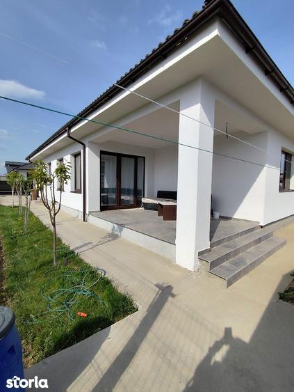Casă cu 2 camere cu Teren 440 Mp în Nufărul