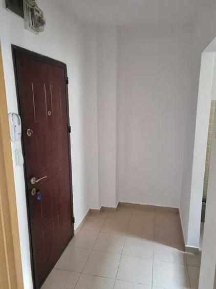 Apartament cu 2 camere semidecomandat în Gara de Nord