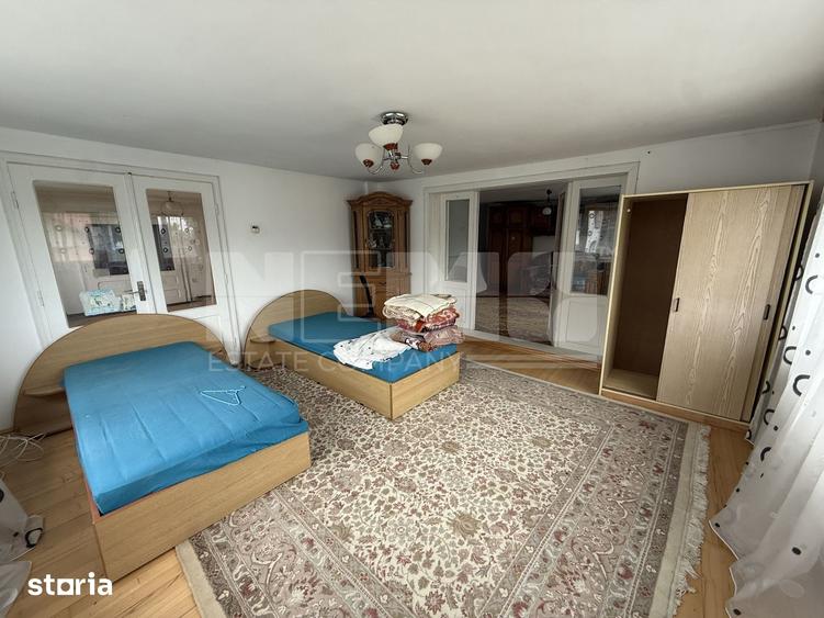 Casă cu 6 camere cu Teren 5100 Mp în Central