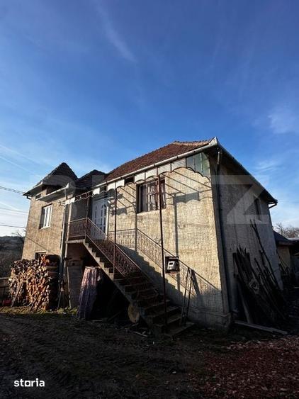Casă cu 4 camere cu Teren 2500 Mp în Meseșenii de Jos