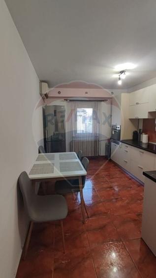 Apartament cu 3 camere decomandat, mobilat în Calea Aradului