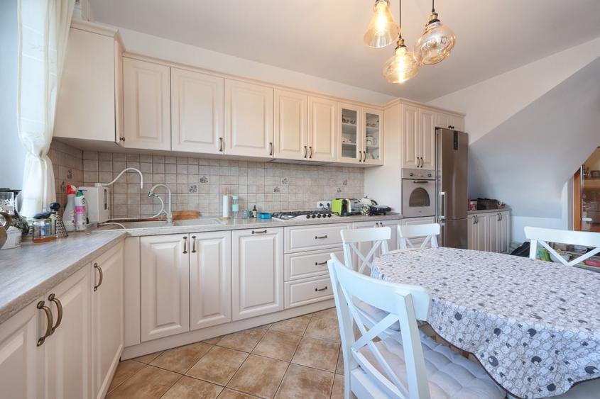 Duplex cu 4 camere cu Canalizare în Central