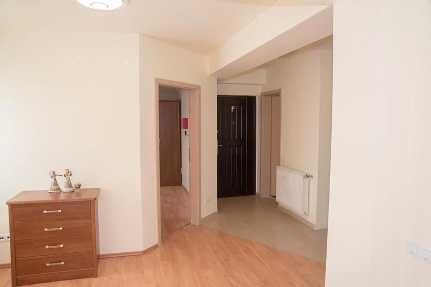 Apartament cu 4 camere decomandat, mobilat în Între Lacuri