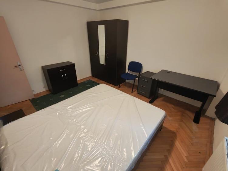 Apartament cu 3 camere decomandat, mobilat în Nerva Traian