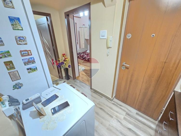 Apartament cu 3 camere decomandat în Sud