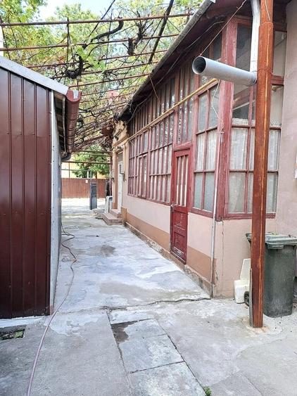 Casă cu 2 camere cu Teren 200 Mp în Titulescu