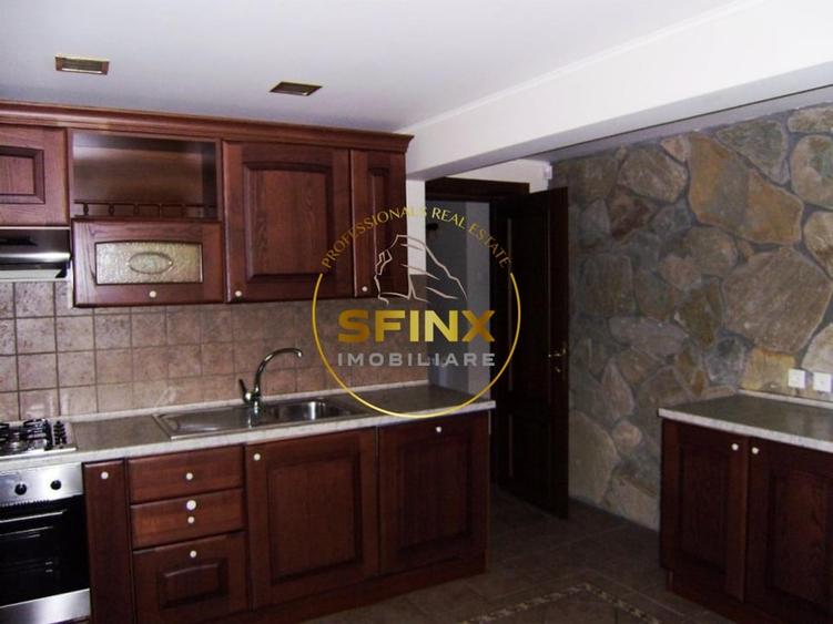 Apartament cu 11 camere în Capitale