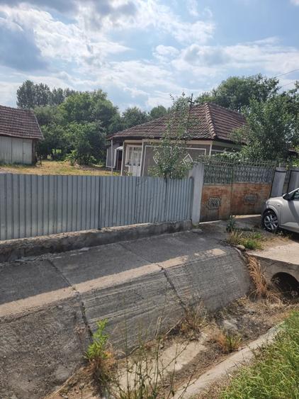 Casă cu 4 camere în Borzești