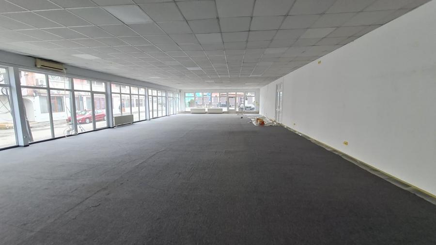 Spațiu comercial, de 300 mp, în Central