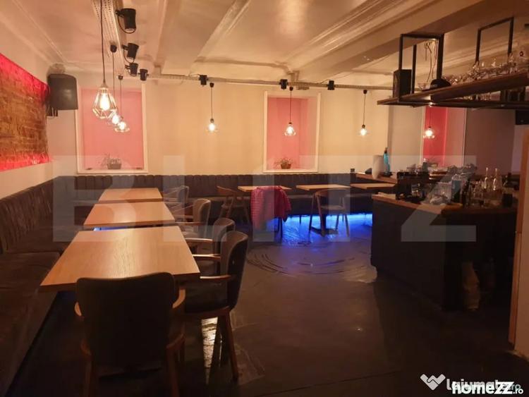 Apartament cu 7 camere decomandat în P-ța Victoriei
