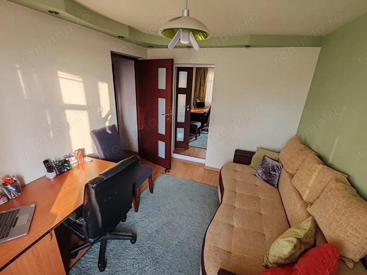Apartament cu 4 camere decomandat în Micro 20