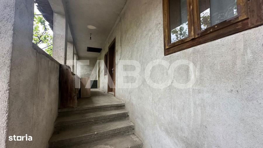 Casă cu 2 camere cu Teren 60 Mp în Rășinari