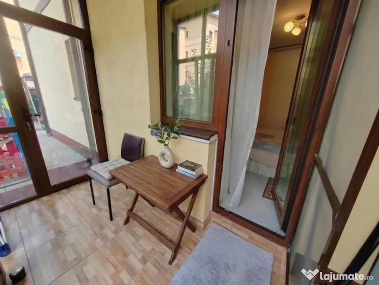 Apartament cu 3 camere decomandat în Valea Adâncă