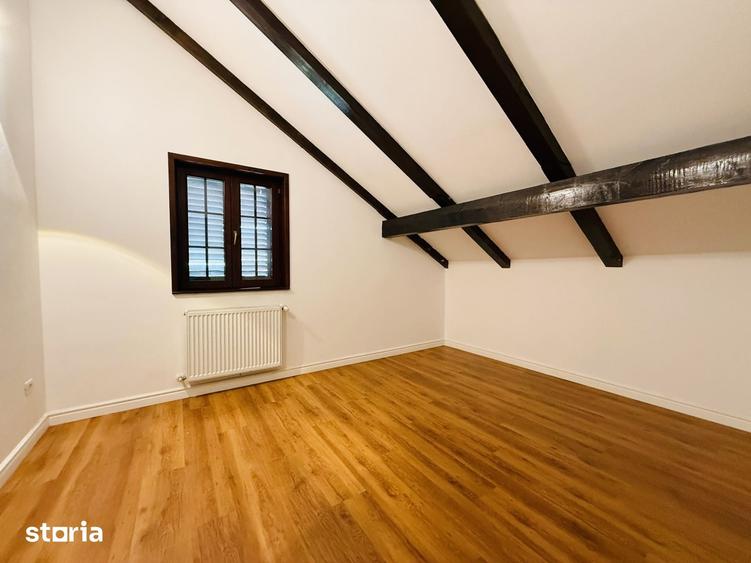 Casă cu 5 camere cu Teren 720 Mp în Sânmihaiu Român