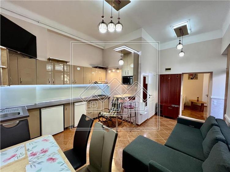Apartament cu 3 camere nedecomandat în Central