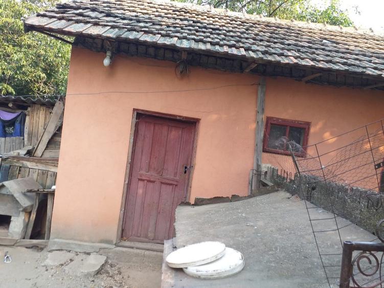 Casă individuală cu 5 camere cu Teren 1088 Mp în Lipovu