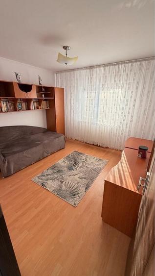 Apartament cu 3 camere decomandat în Găvana