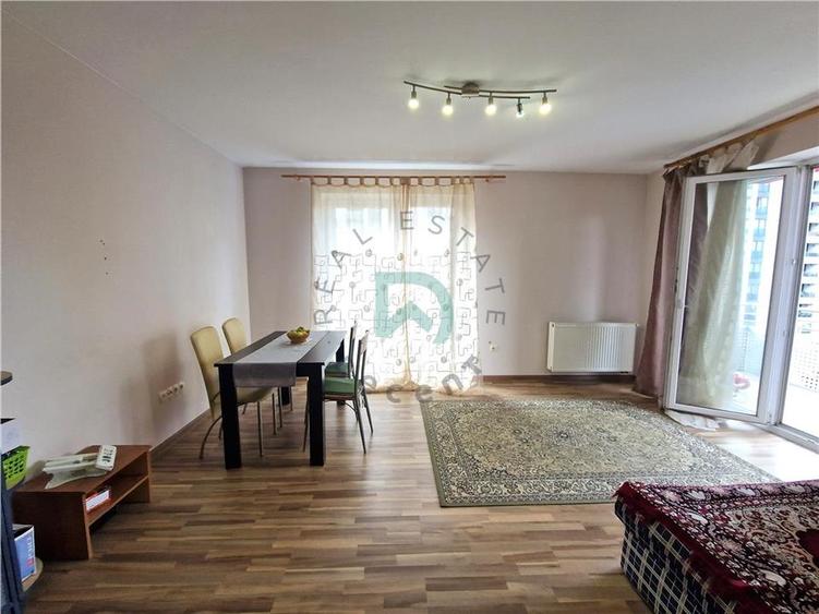 Apartament cu 2 camere decomandat în Tractorul