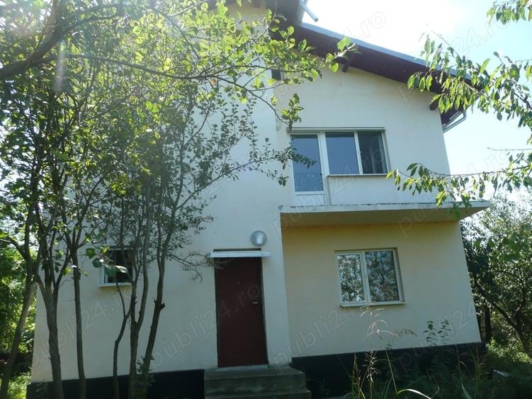 Casă cu 6 camere cu Teren 3200 Mp în Toporu