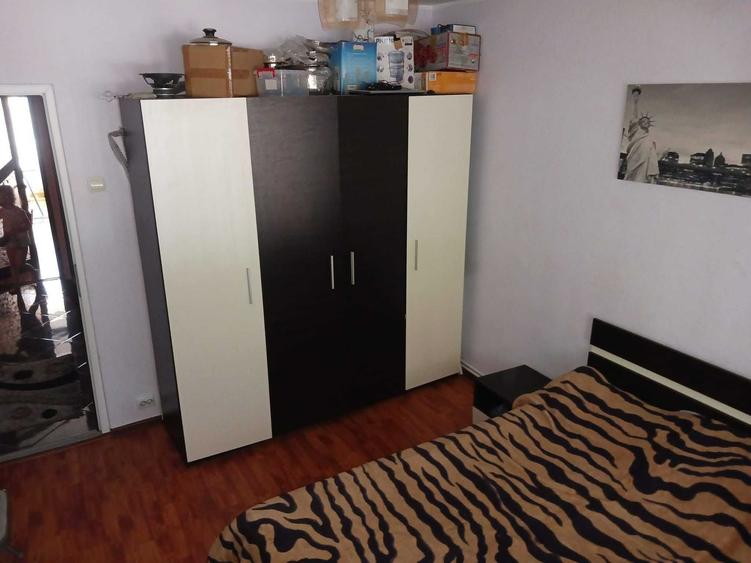 Apartament cu 4 camere semidecomandat în Micro 16