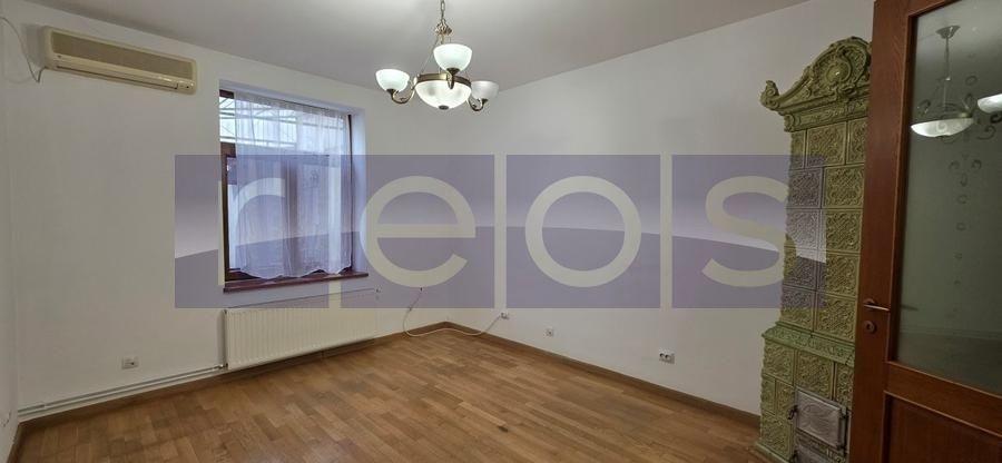 Casă individuală cu 5 camere cu Canalizare în Decebal